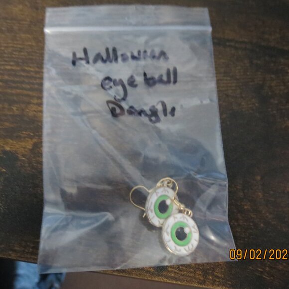 Halloween Eyeballs Dangle - Picture 2 of 2